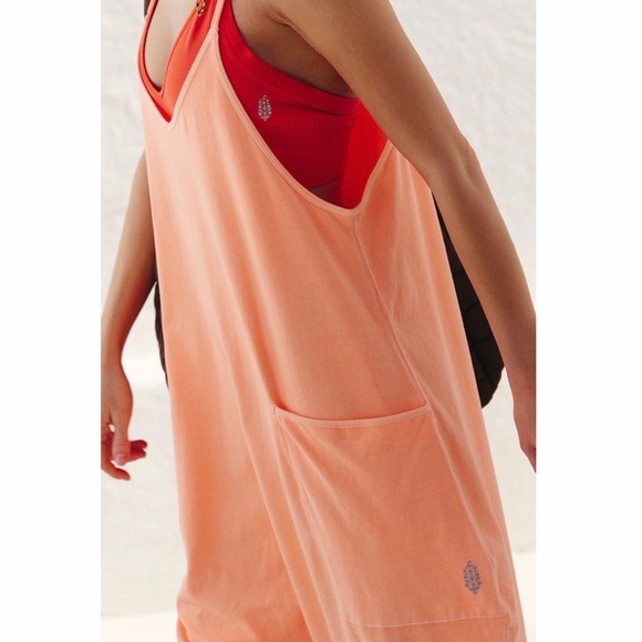 FP Movement Hot Shot Onesie NWT size Medium in Pastel Peach One Piece Jumpsuit - Picture 3 of 11